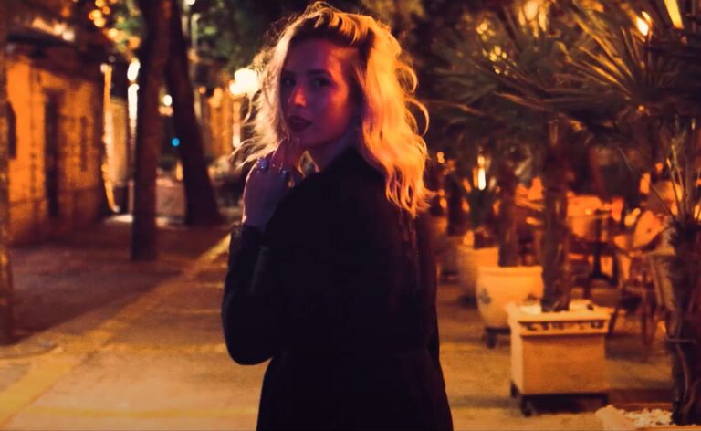 Girls Who Smoke